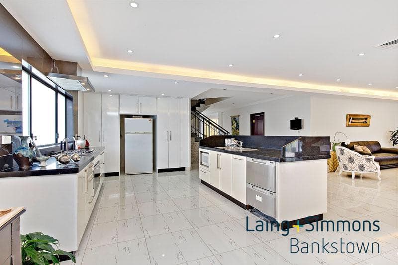 21/1																										Waterside Crescent
														
								Carramar, NSW 2163, Bankstown - Thumbnail 7