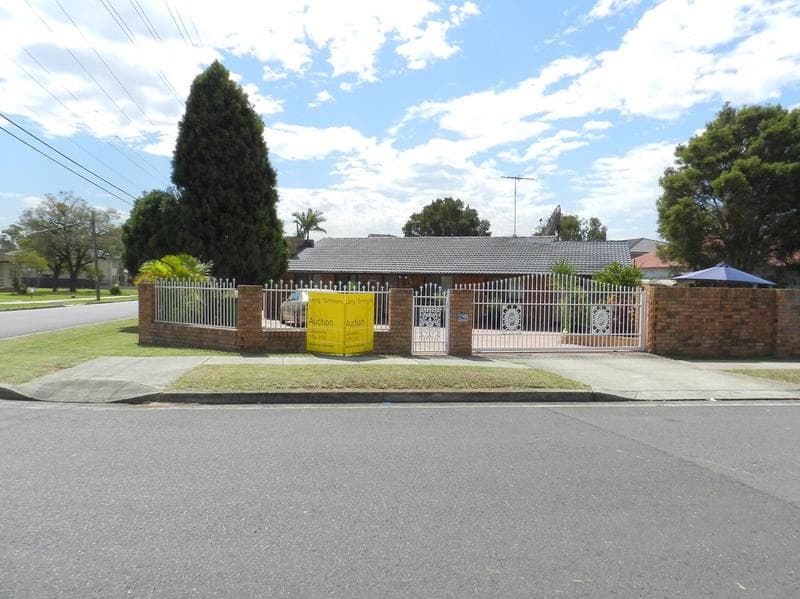 4/1																										Robertson Street
														
								Narrabeen, NSW 2101, Canley Heights - Image 1