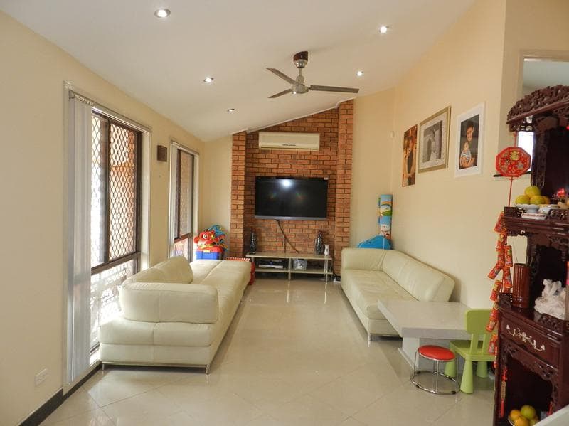 4/1																										Robertson Street
														
								Narrabeen, NSW 2101, Canley Heights - Thumbnail 3