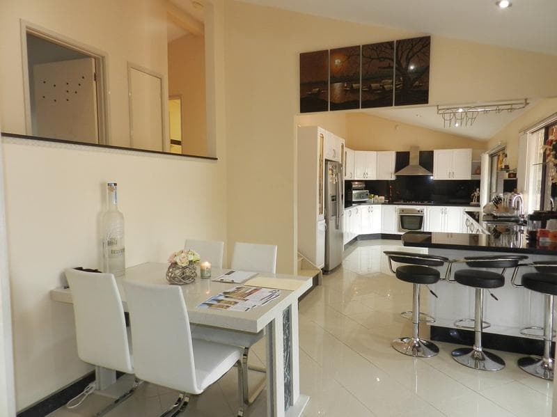 4/1																										Robertson Street
														
								Narrabeen, NSW 2101, Canley Heights - Thumbnail 4
