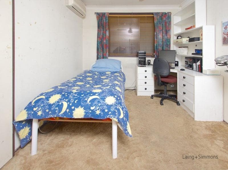 4/1																										Robertson Street
														
								Narrabeen, NSW 2101, Wentworthville - Thumbnail 5