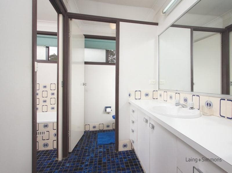 4/1																										Robertson Street
														
								Narrabeen, NSW 2101, Wentworthville - Thumbnail 6