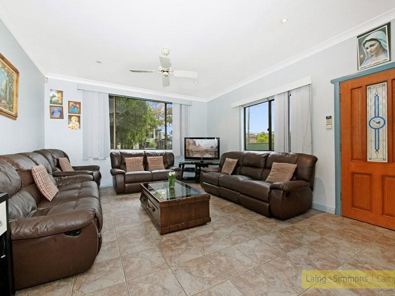 2/32																										Clifton Drive
														
								Port Macquarie, NSW 2444, Greenacre - Thumbnail 3