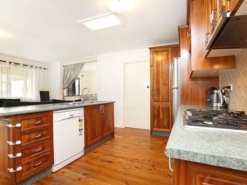 117 Dennistoun Avenue, Guildford, Guildford - Thumbnail 3