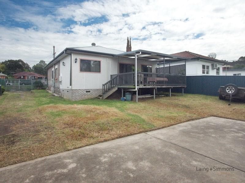 4/1																										Robertson Street
														
								Narrabeen, NSW 2101, Wentworthville - Thumbnail 7