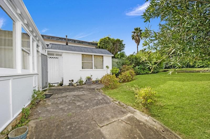 4/1																										Robertson Street
														
								Narrabeen, NSW 2101, Rockdale - Thumbnail 6