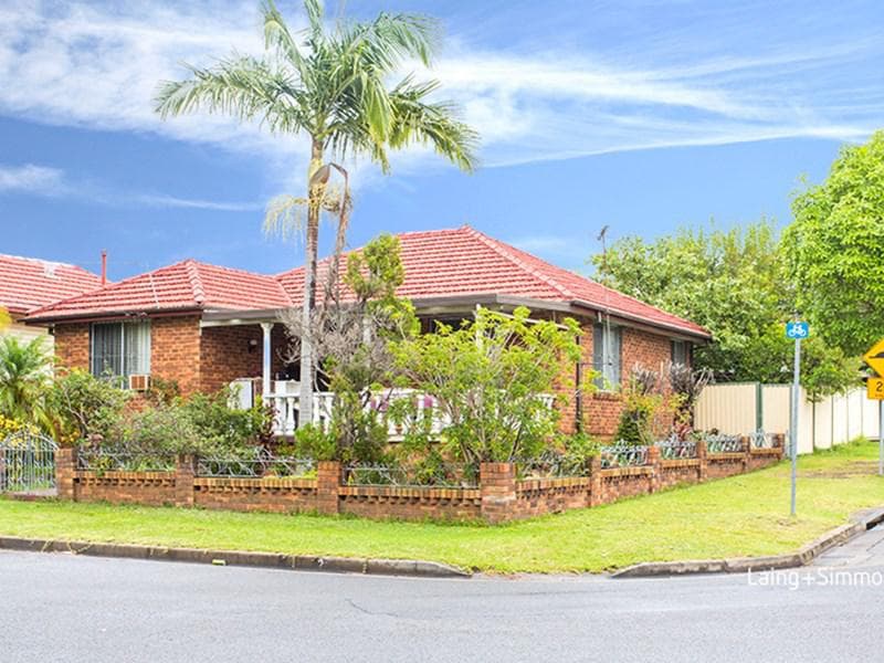 2/32																										Clifton Drive
														
								Port Macquarie, NSW 2444, Merrylands - Image 1