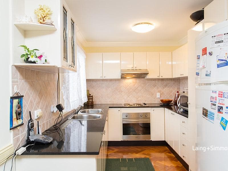 11 Wainwright Street, Guildford, Guildford - Thumbnail 2