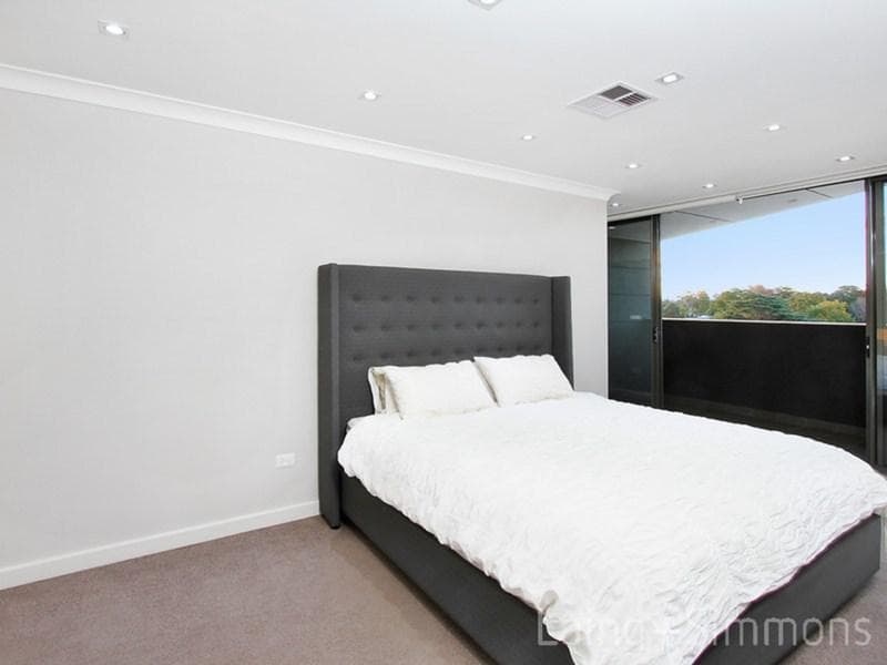 21/1																										Waterside Crescent
														
								Carramar, NSW 2163, Carlingford - Thumbnail 8