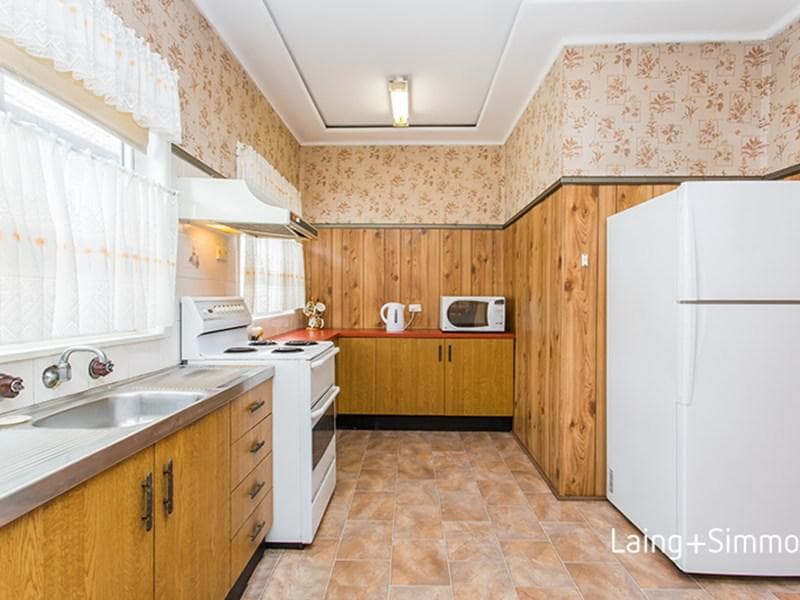 31 Rowley Road, Guildford, Guildford - Thumbnail 2
