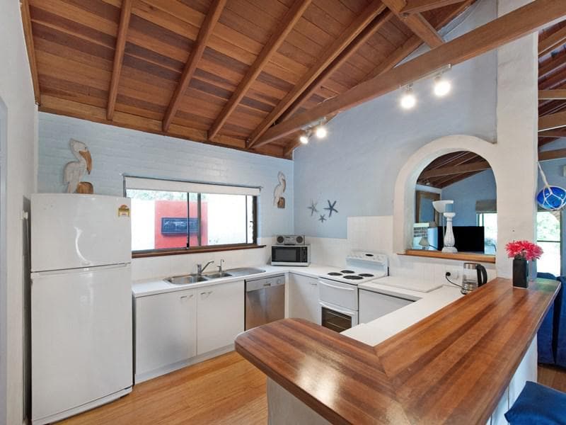 2/32																										Clifton Drive
														
								Port Macquarie, NSW 2444, Port Macquarie - Thumbnail 4