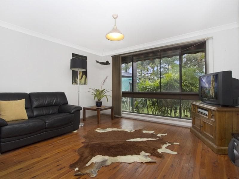 9 Kyleanne Place, Dean Park, Dean Park - Thumbnail 2