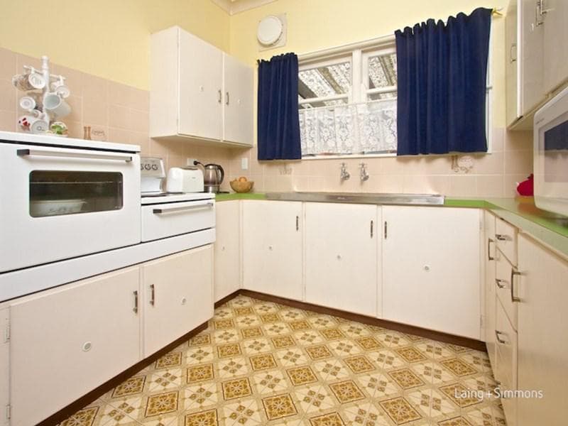 2/32																										Clifton Drive
														
								Port Macquarie, NSW 2444, Girraween - Thumbnail 3