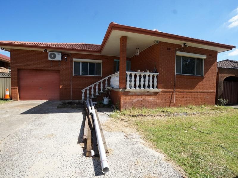 2/32																										Clifton Drive
														
								Port Macquarie, NSW 2444, Greenfield Park - Thumbnail 3