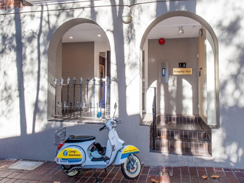 11/1a Elizabeth Bay Road, Potts Point, Potts Point - Image 1