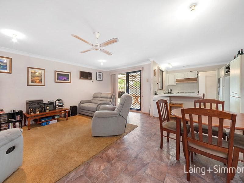 16 Marton Crescent, Kings Langley, Kings Langley - Thumbnail 2