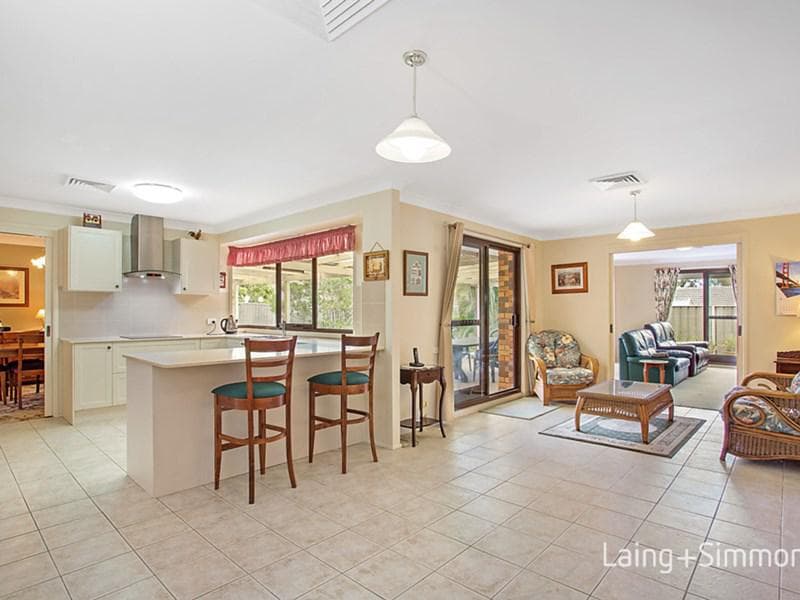 22 Exeter Grove, Kings Langley, Kings Langley - Image 1