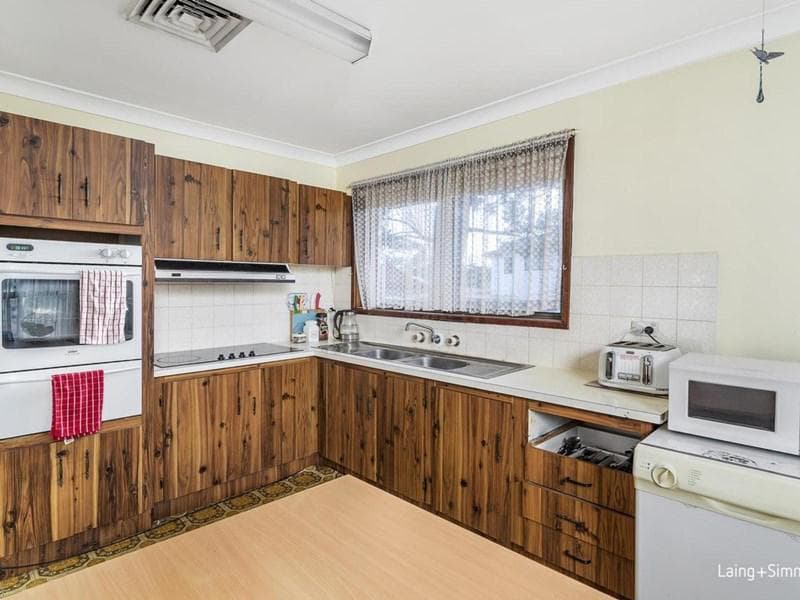 3 Reddington Avenue, St Clair, St Clair - Thumbnail 2