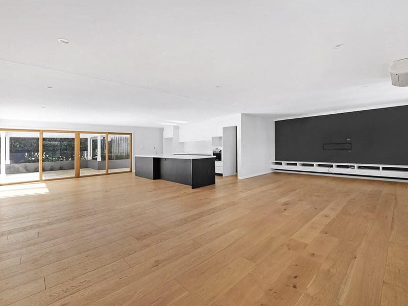 50/2																										Eastbourne Road
														
								Darling Point, NSW 2027, Port Macquarie - Image 1