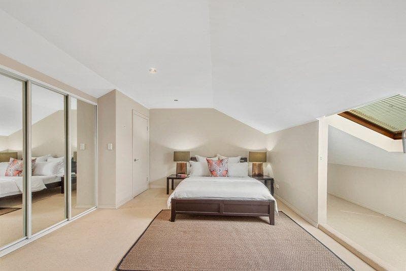50/2																										Eastbourne Road
														
								Darling Point, NSW 2027, Bellevue Hill - Thumbnail 7