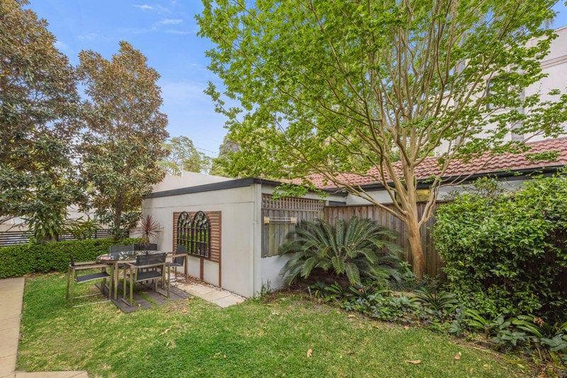 50/2																										Eastbourne Road
														
								Darling Point, NSW 2027, Bellevue Hill - Thumbnail 8
