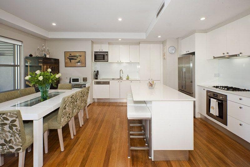 50/2																										Eastbourne Road
														
								Darling Point, NSW 2027, Bellevue Hill - Thumbnail 5