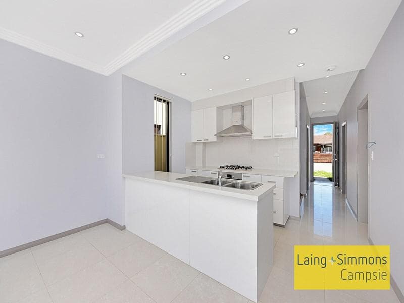 7/28																										South Creek Road
														
								Dee Why, NSW 2099, Ashfield - Thumbnail 3