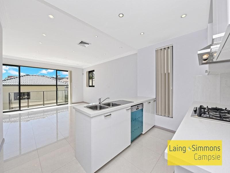 7/28																										South Creek Road
														
								Dee Why, NSW 2099, Ashfield - Thumbnail 4