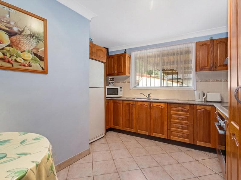 92 Hoyle Drive, Dean Park, Dean Park - Thumbnail 2