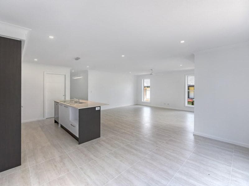 7/28																										South Creek Road
														
								Dee Why, NSW 2099, Port Macquarie - Thumbnail 3