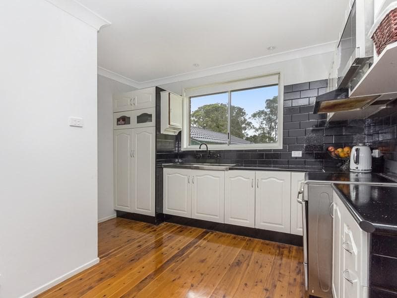 10 Barnfield Place, Dean Park, Dean Park - Thumbnail 2