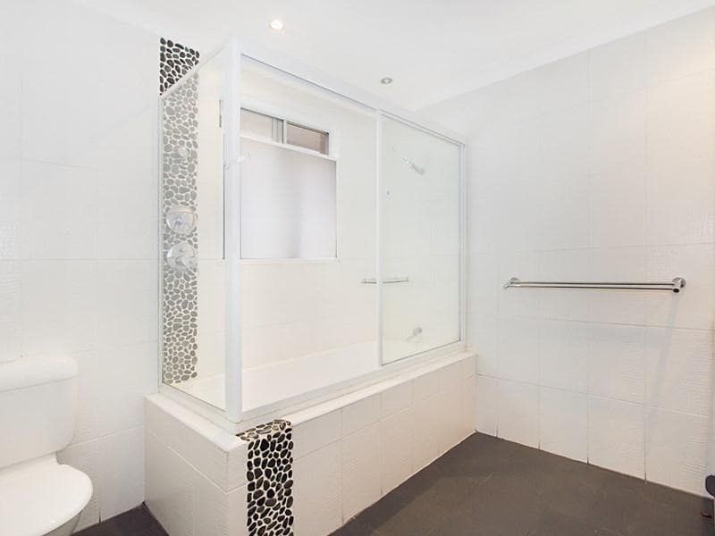 10 Barnfield Place, Dean Park, Dean Park - Thumbnail 4