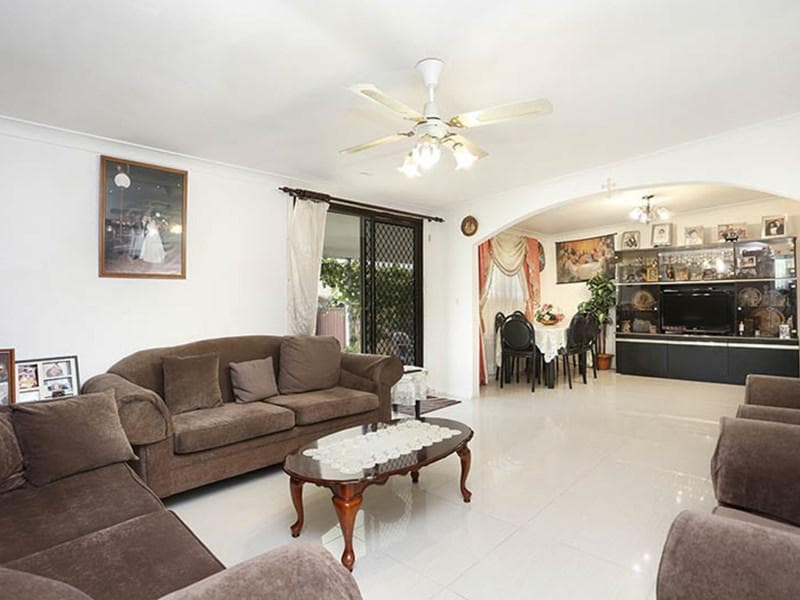 22 Iris Street, Guildford, Guildford - Thumbnail 2