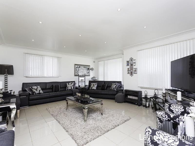 7/23																										Dryden St
														
								Campsie, NSW 2194, Guildford - Thumbnail 3