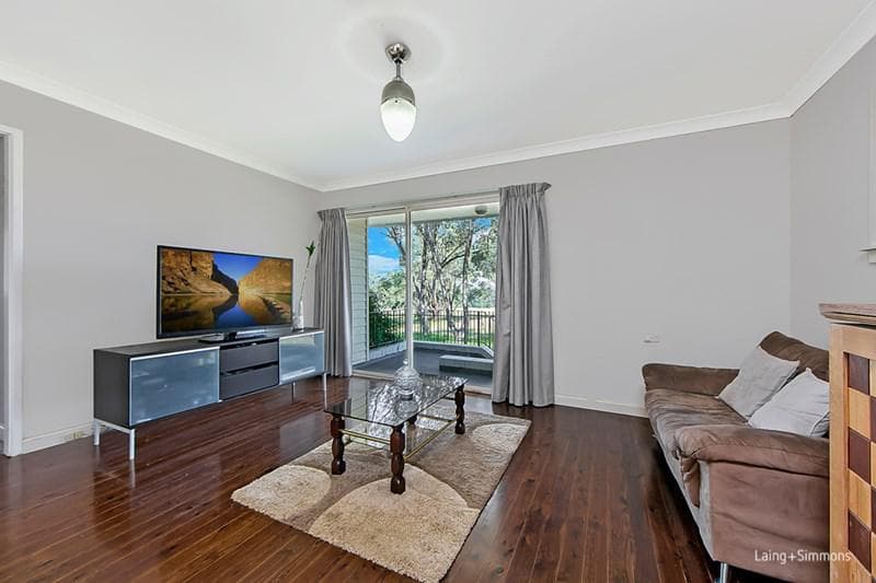 10 Kemp  Place, Tregear, Tregear - Thumbnail 2