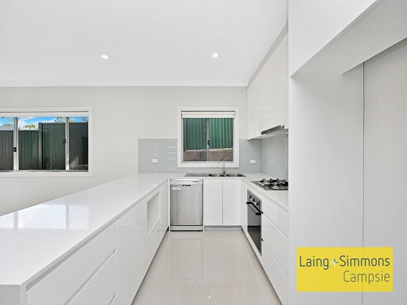 10/2 Curtin  Place, Condell Park, Condell Park - Thumbnail 2
