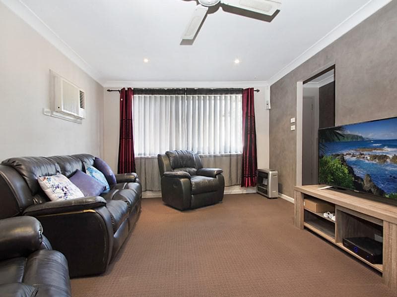 12 Armstrong Place, Dean Park, Dean Park - Thumbnail 2