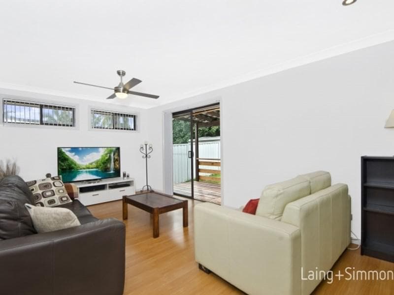 18 Gathrey Crescent, Kings Langley, Kings Langley - Thumbnail 2