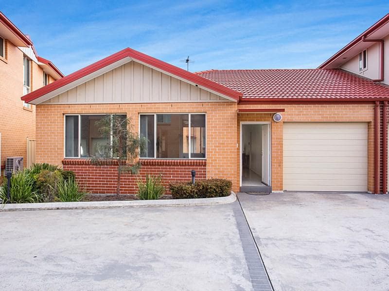 3/221a Waterworth Drive, Mount Annan, Mount Annan - Image 1