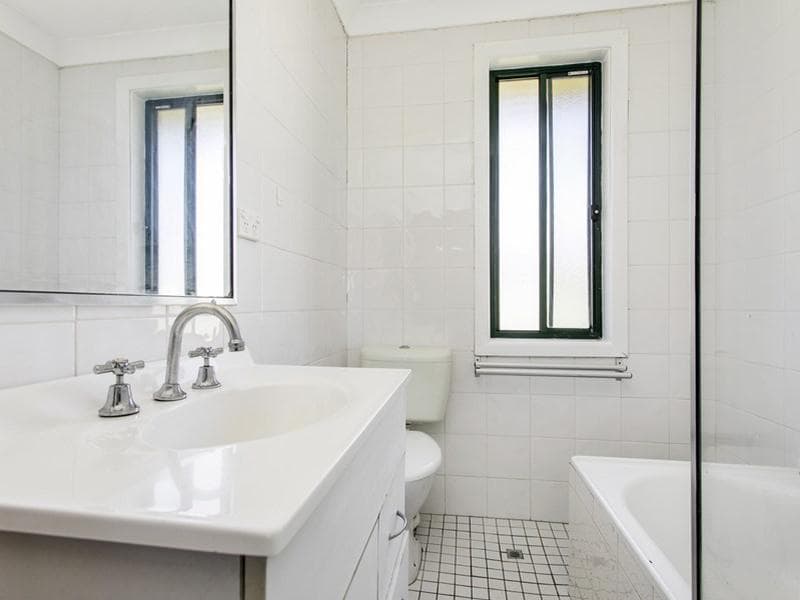 11 & 11a Idriess Crescent, Blackett, Blackett - Thumbnail 6