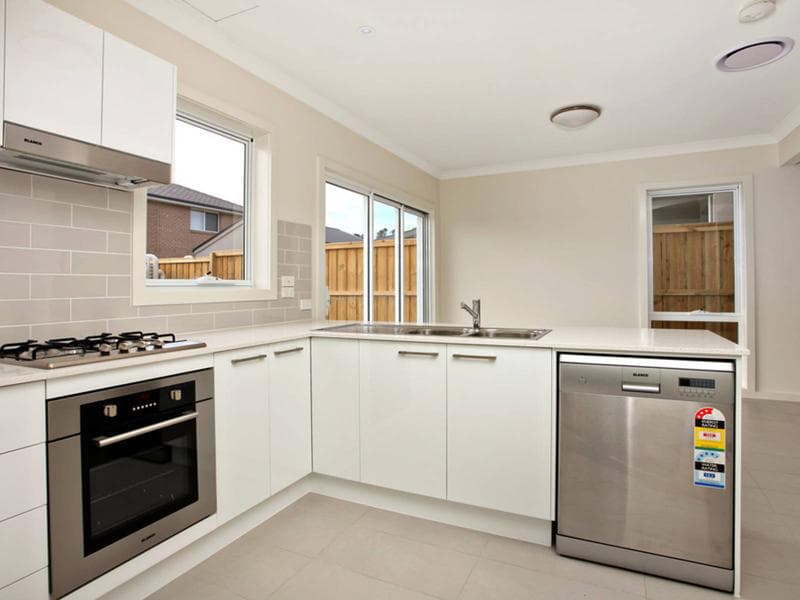 16 Madeline Circuit, Schofields, Schofields - Thumbnail 4