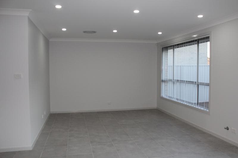 4/2																										Waugh Street
														
								Port Macquarie, NSW 2444, Middleton Grange - Thumbnail 2
