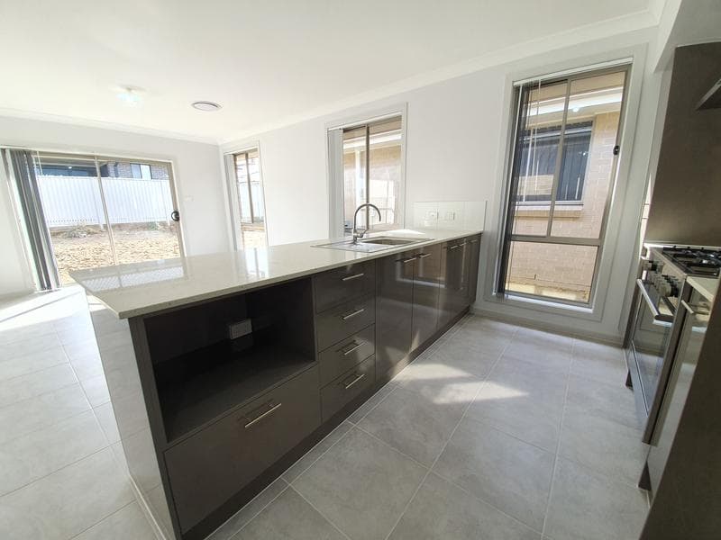 4/2																										Waugh Street
														
								Port Macquarie, NSW 2444, Middleton Grange - Thumbnail 8