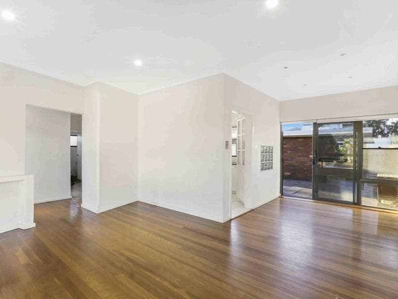 54/3-13																										Erskineville Road
														
								Newtown, NSW 2042, Kingsford - Thumbnail 3