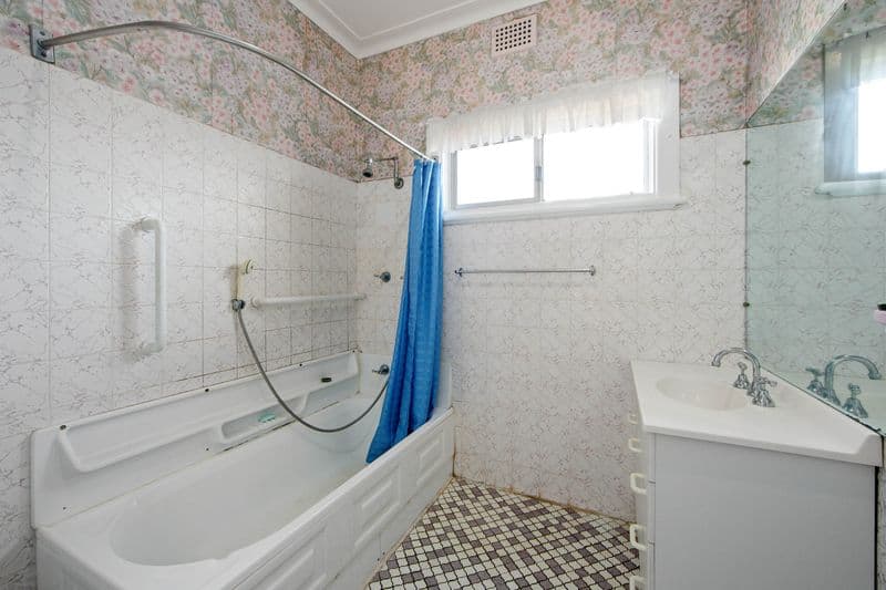 7/2-6																										Howard Avenue
														
								Northmead, NSW 2152, Port Macquarie - Thumbnail 7
