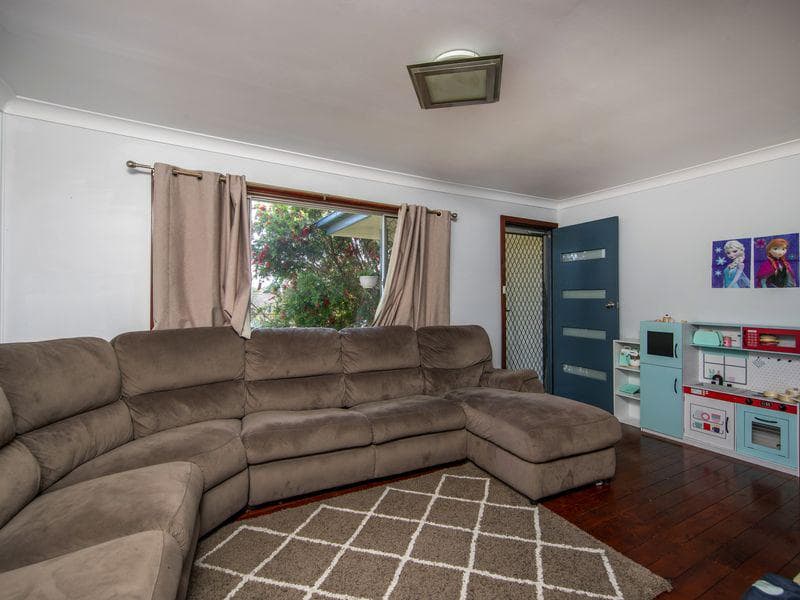 34 Argyll Cres, Edgeworth, Edgeworth - Thumbnail 2