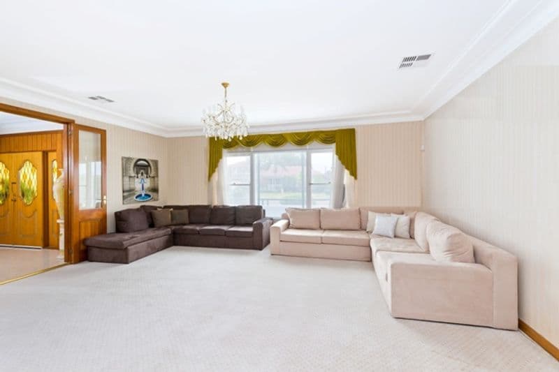 50 Macintyre Crescent, Sylvania Waters - Thumbnail 2