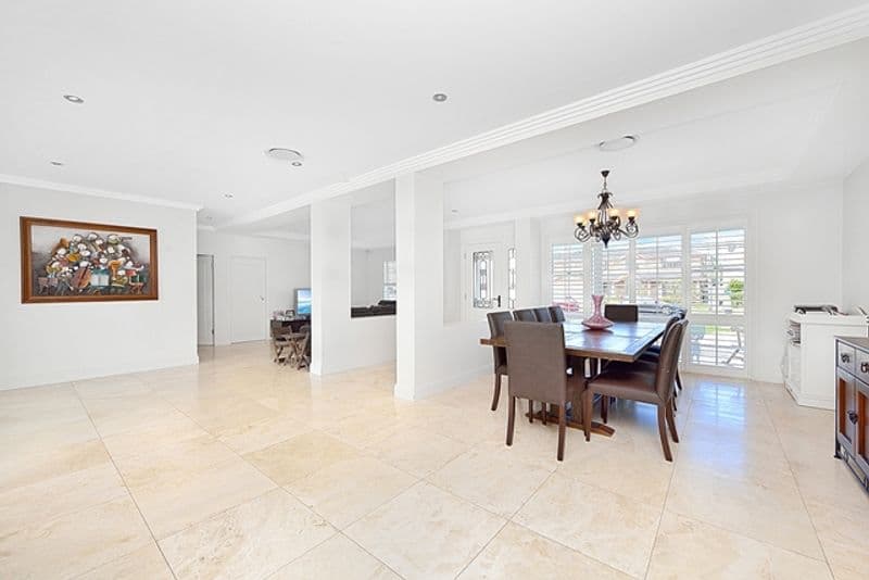 11 Cordeaux Crescent, Sylvania Waters - Thumbnail 2
