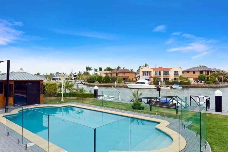 50 Macintyre Crescent, Sylvania Waters - Thumbnail 2