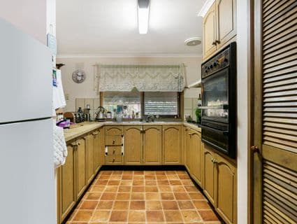 11 Hampden Avenue, Frankston, Frankston - Thumbnail 2